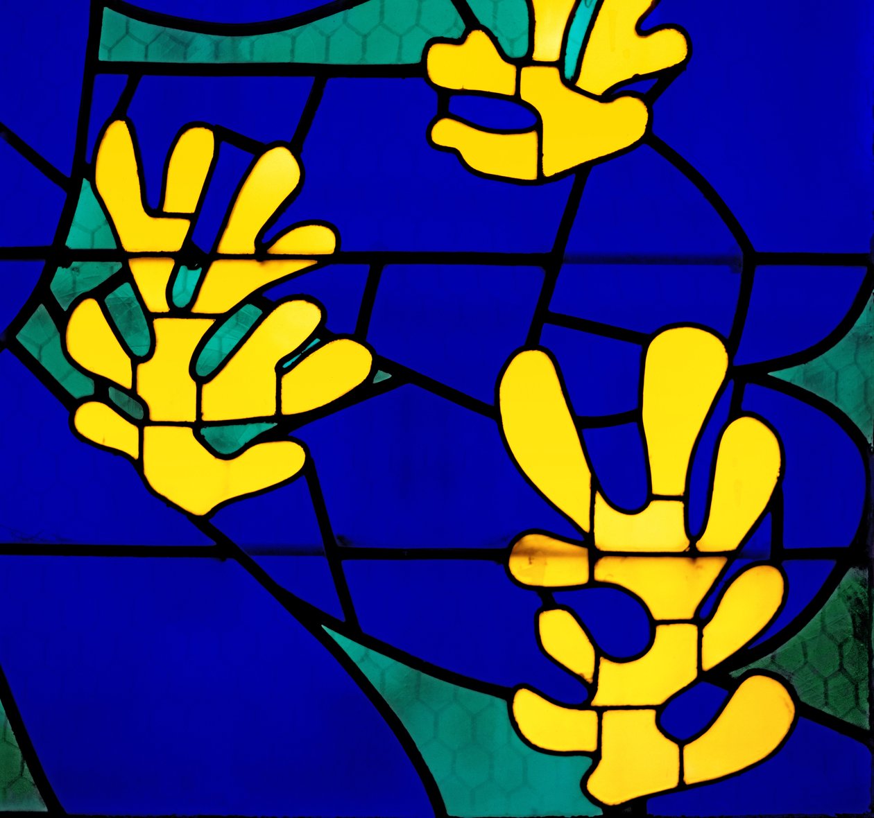 Witraż "Drzewo życia" za ołtarzem w Kaplicy Różańcowej, Vence autorstwa Henri Matisse