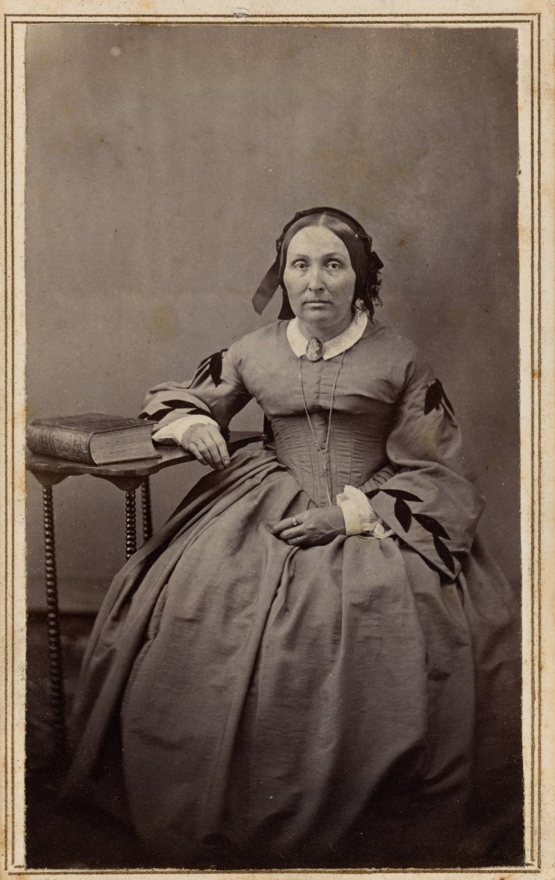 Portret kobiety, lata sześćdziesiąte XIX wieku (zdjęcie) autorstwa Henrietta M. Hart