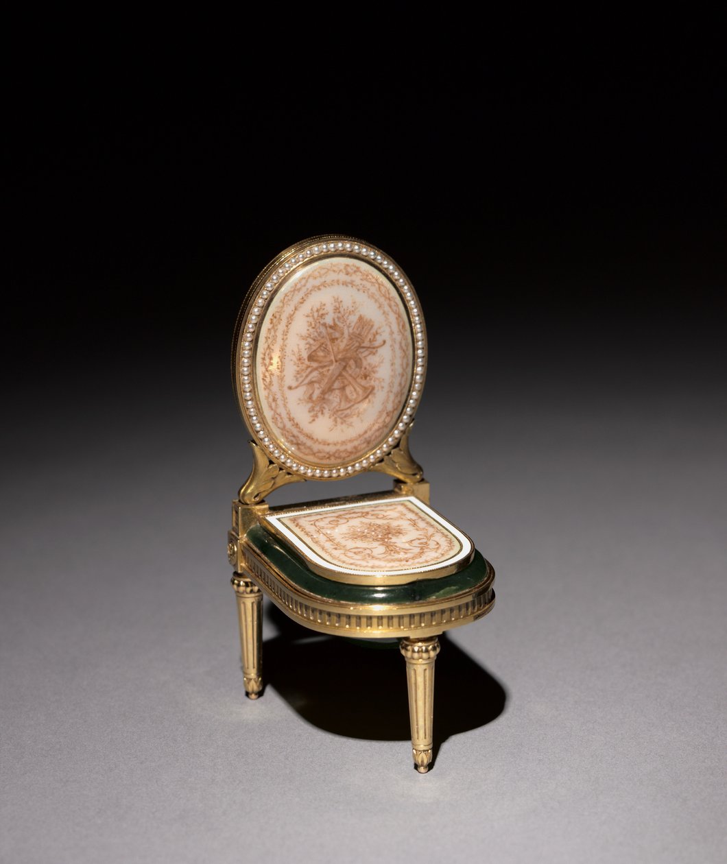 Miniaturowy bidet, firma Peter Carl Fabergé autorstwa Henrik Immanuel Wigström
