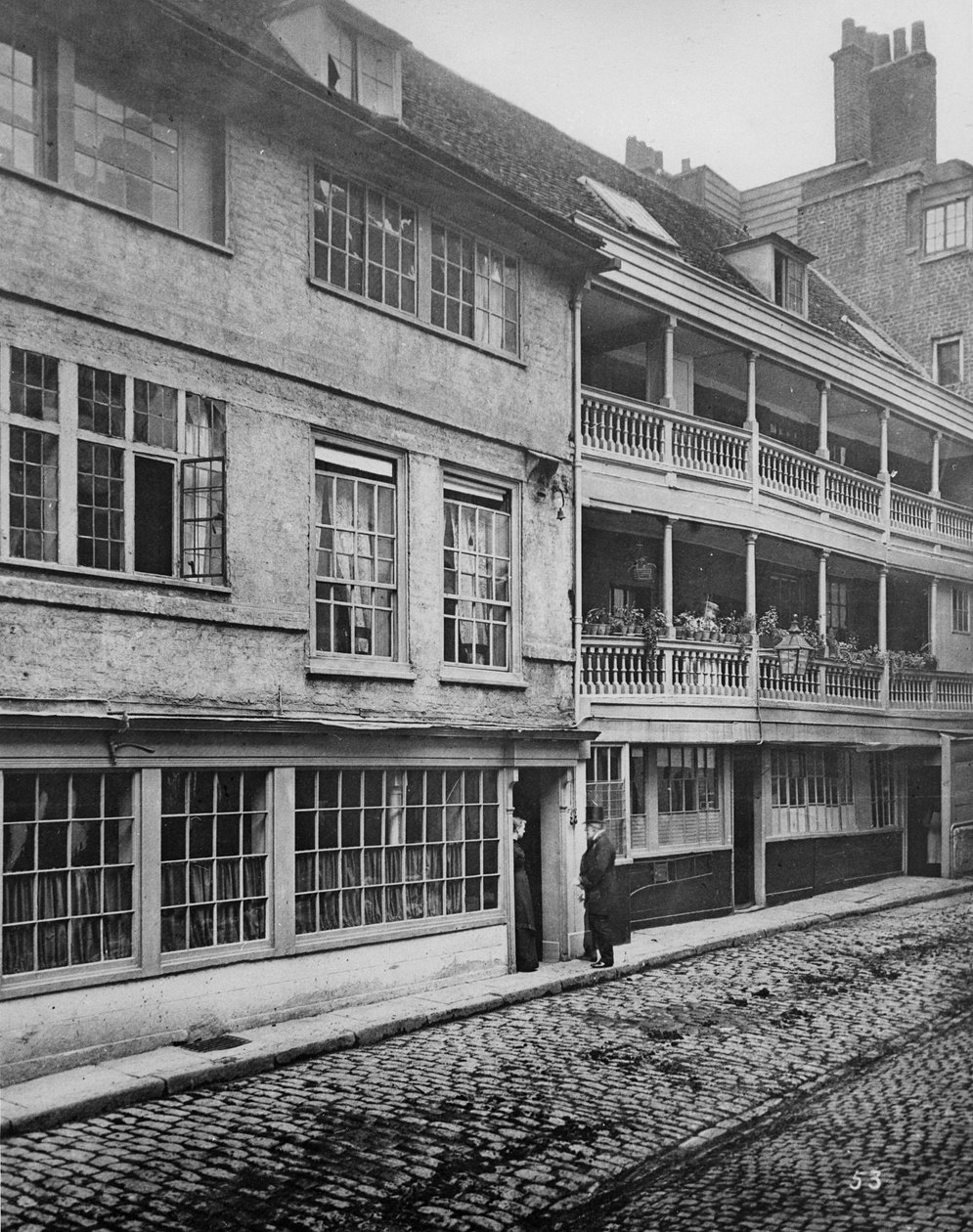 George Inn Yard, Southwark, ok. 1881 r. autorstwa Henry Dixon