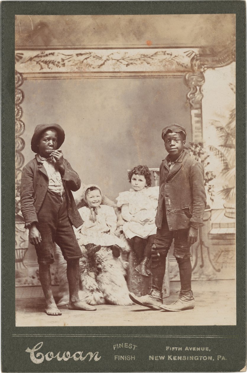 Portret czwórki dzieci, ok. 1890 (zdjęcie) autorstwa Henry Cowan