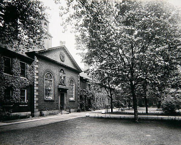 Przytułki Żelaznych Rzemieślników, Kingsland Road, Shoreditch, ok. 1910 (zdjęcie czarno-białe) (patrz także 266795) autorstwa Henry Dixon