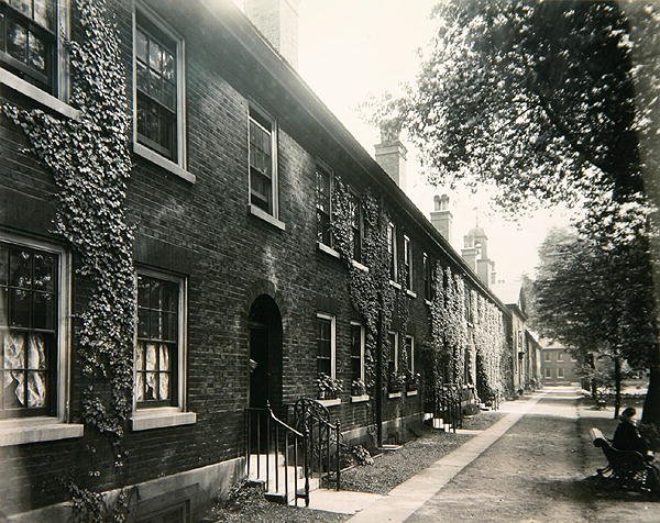Przytułki Żelaznych Rzemieślników, Kingsland Road, Shoreditch, ok. 1910 (zdjęcie czarno-białe) (patrz także 266794) autorstwa Henry Dixon