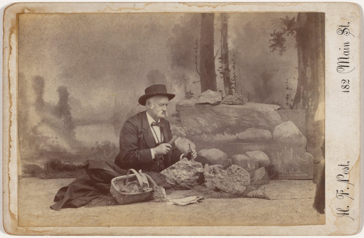 "Dominic Parsons polujący na skamieniałości", ok. 1896 (zdjęcie) autorstwa Henry F. Post