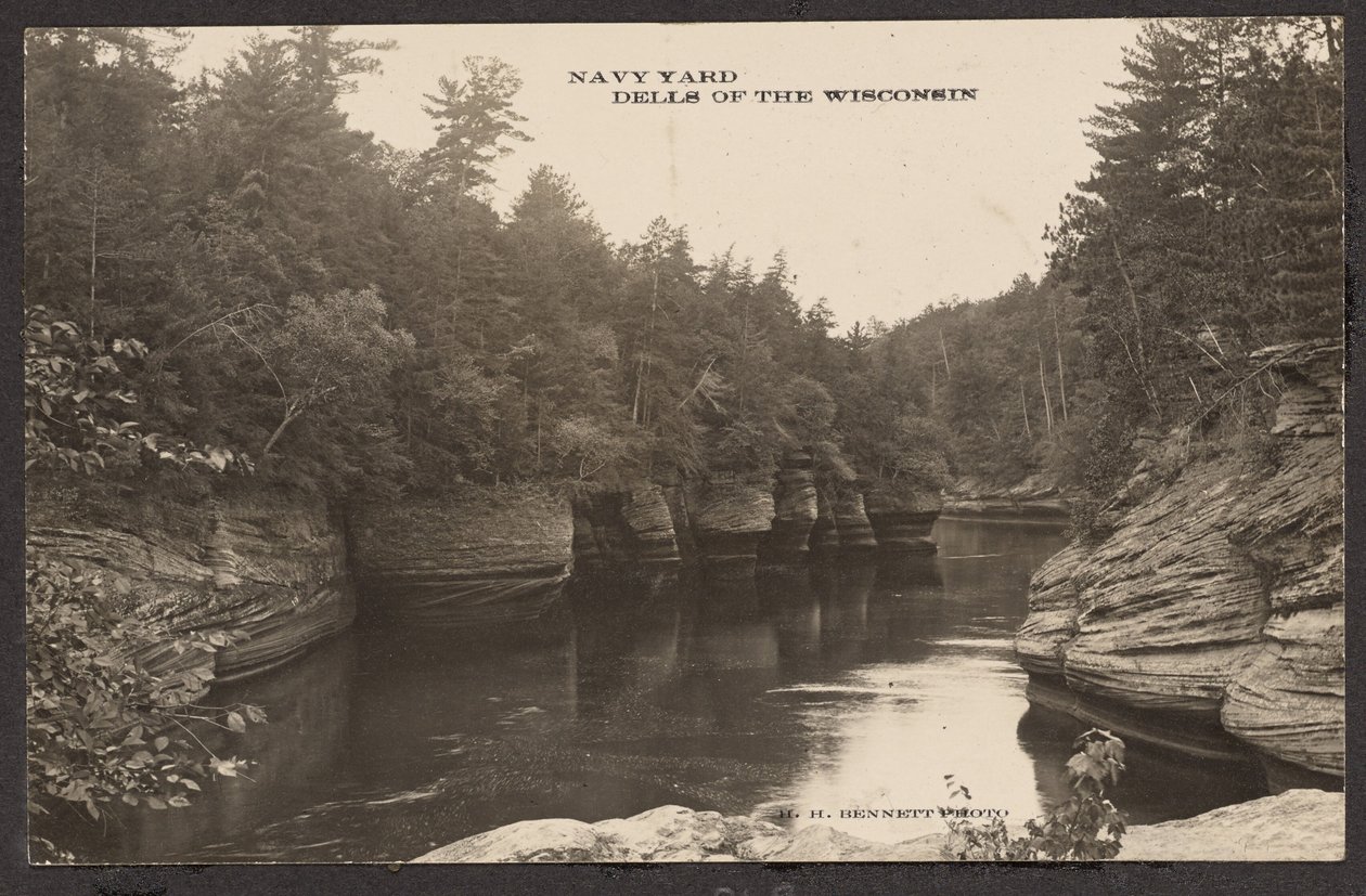 Navy Yard Dells of the Wisconsin autorstwa Henry Hamilton Bennett
