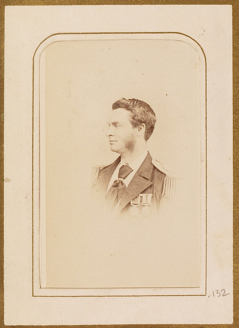 [Portret mężczyzny w mundurze wojskowym]. autorstwa Henry Maull and Co.