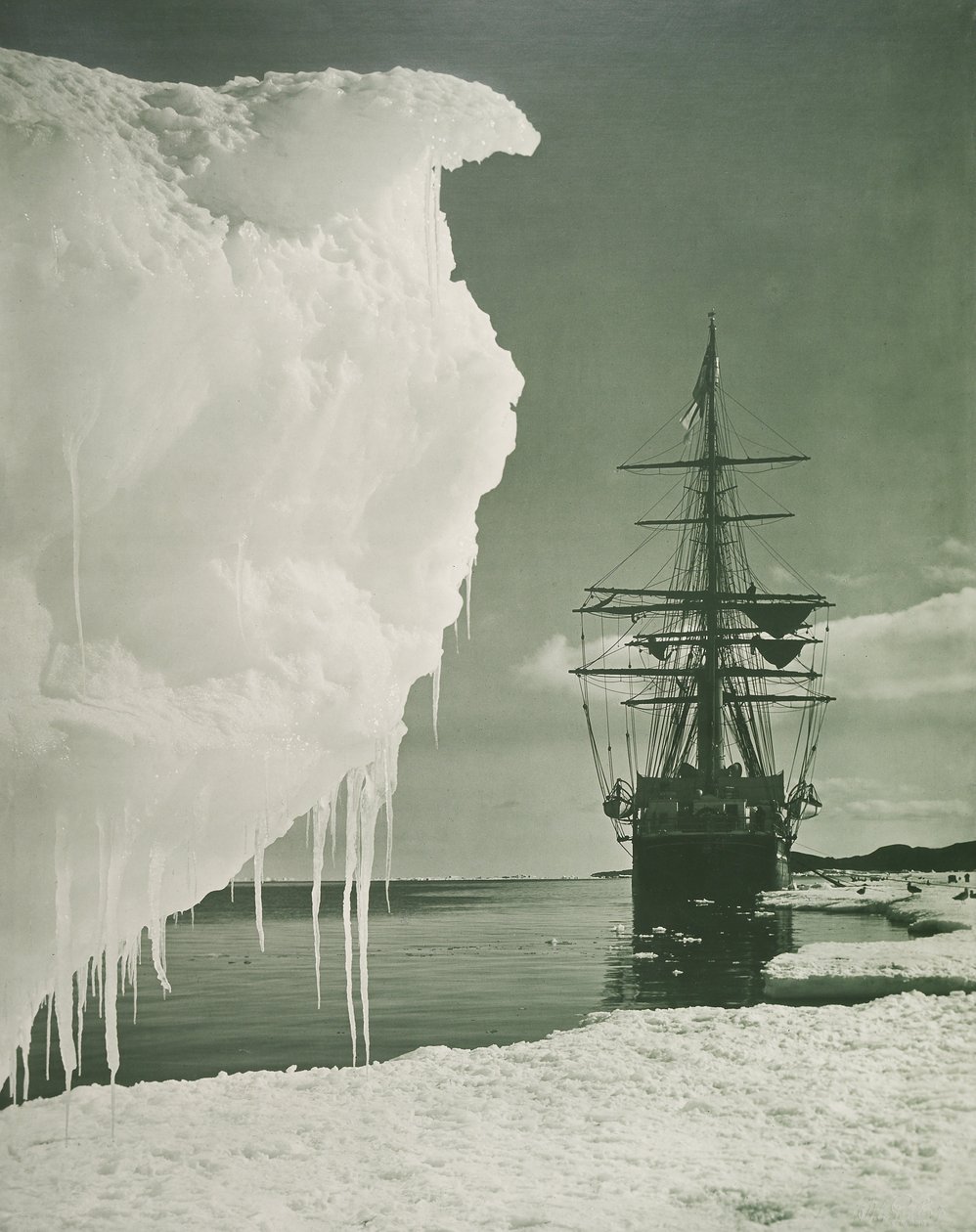Terra Nova u stóp lodu, Cape Evans autorstwa Herbert Ponting