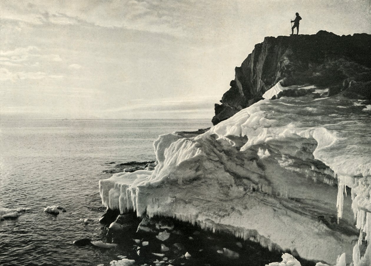 Cape Royds, patrząc na północ, c19101913, 1913 autorstwa Herbert Ponting