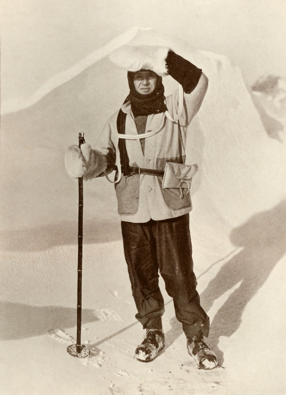 Kapitan Scott noszący portfel, w którym nosił swoje dzienniki saneczkowe, c1910-1911, 1913 autorstwa Herbert Ponting