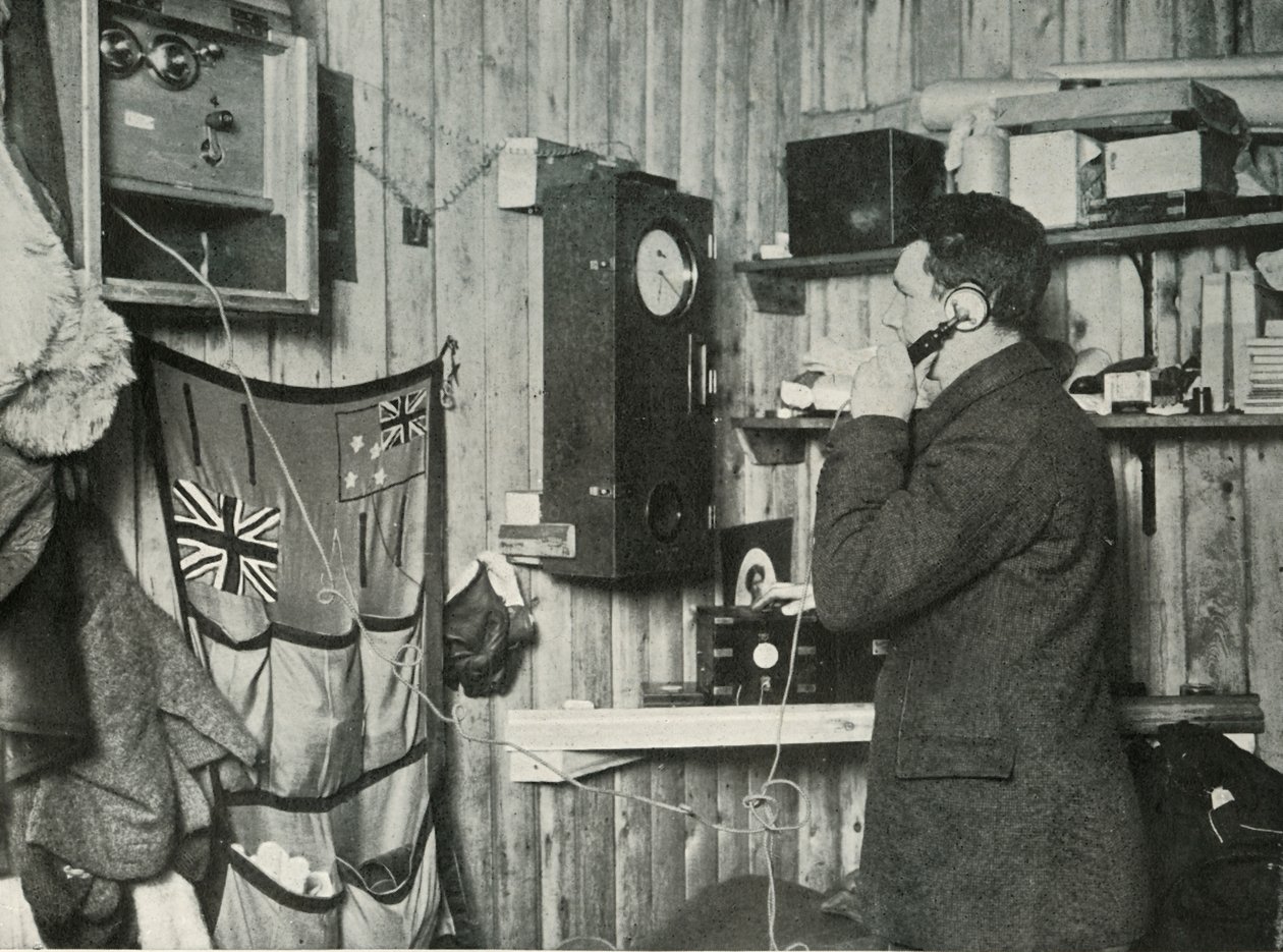 Dr Simpson w chacie na drugim końcu telefonu czas na obserwację, c1911, 1913 autorstwa Herbert Ponting