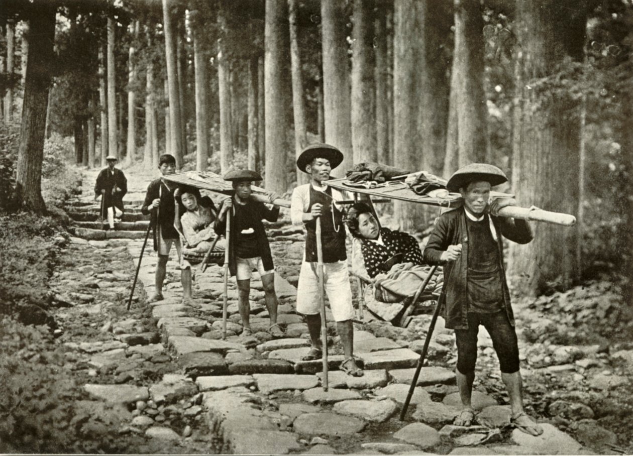 Japońskie damy idące do sanktuariów, Nikko, 1910. autorstwa Herbert Ponting