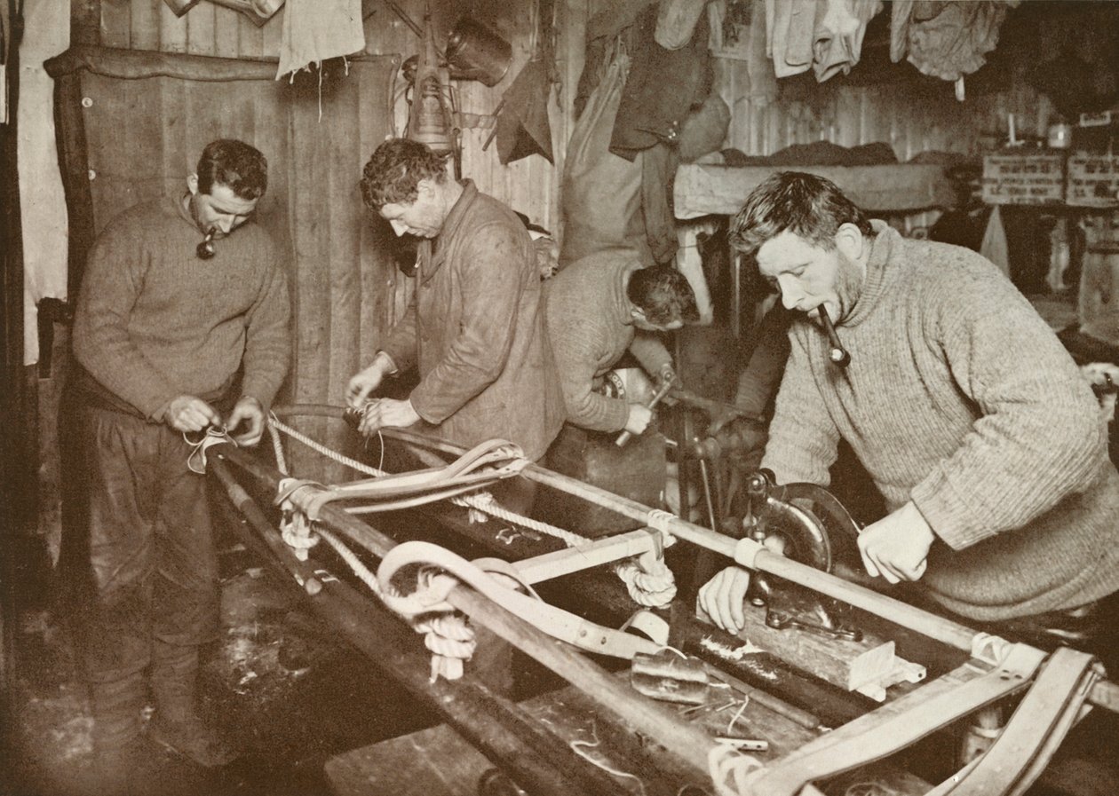 Przygotowanie sanek do Polar Journey Crean, Forde, Lashly, P.O. Evans, ok. 1911, 1913. autorstwa Herbert Ponting