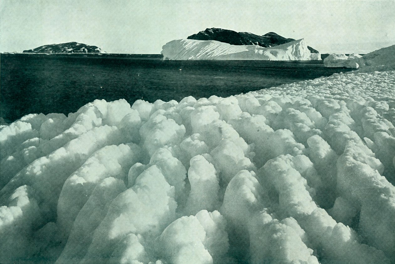 Spryskaj grzbiety lodu po zamieci, c19101913, 1913. autorstwa Herbert Ponting