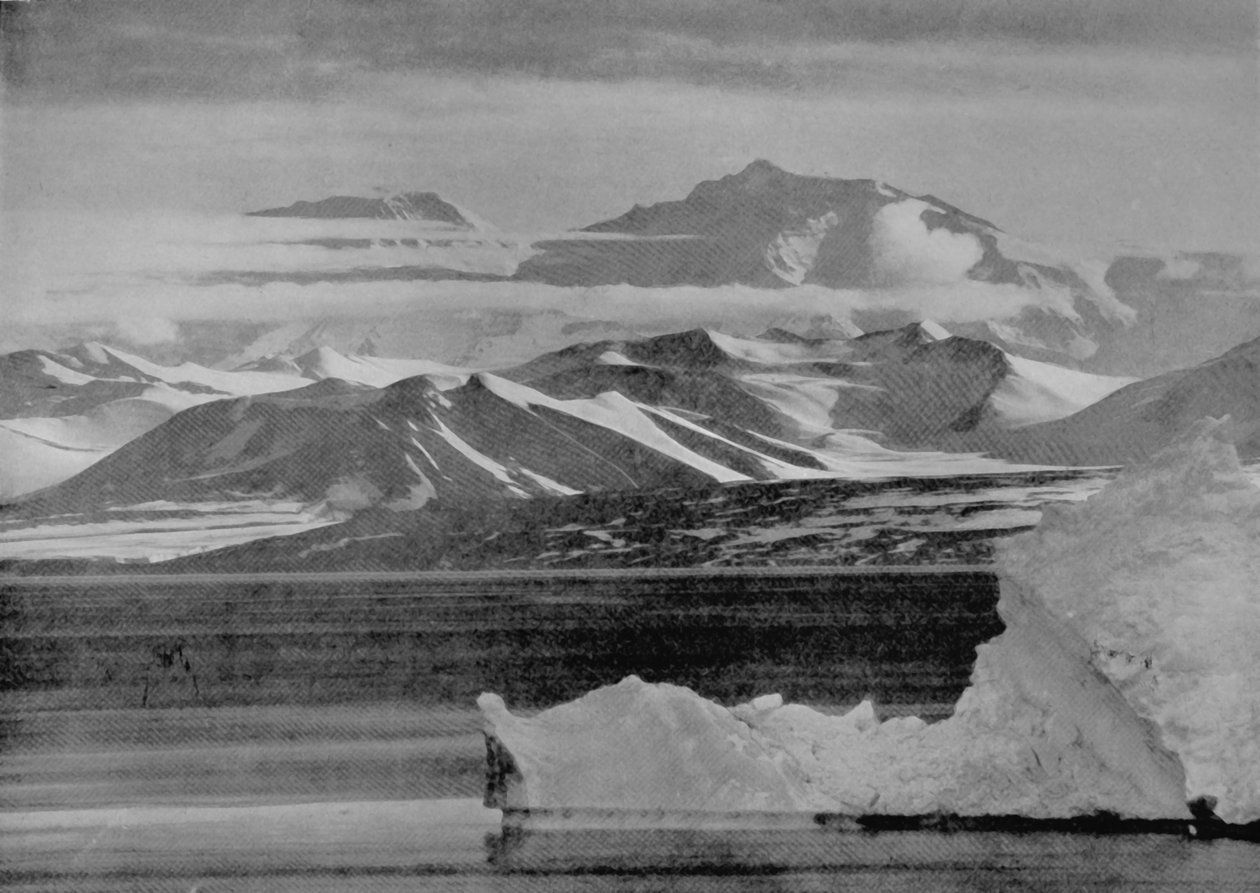 Telefotografia skarpy Mount Lister, 10 lutego 1911, 1913 autorstwa Herbert Ponting