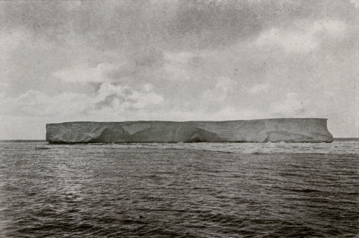 Pierwsza góra lodowa, ok. 1910, 1913 autorstwa Herbert Ponting