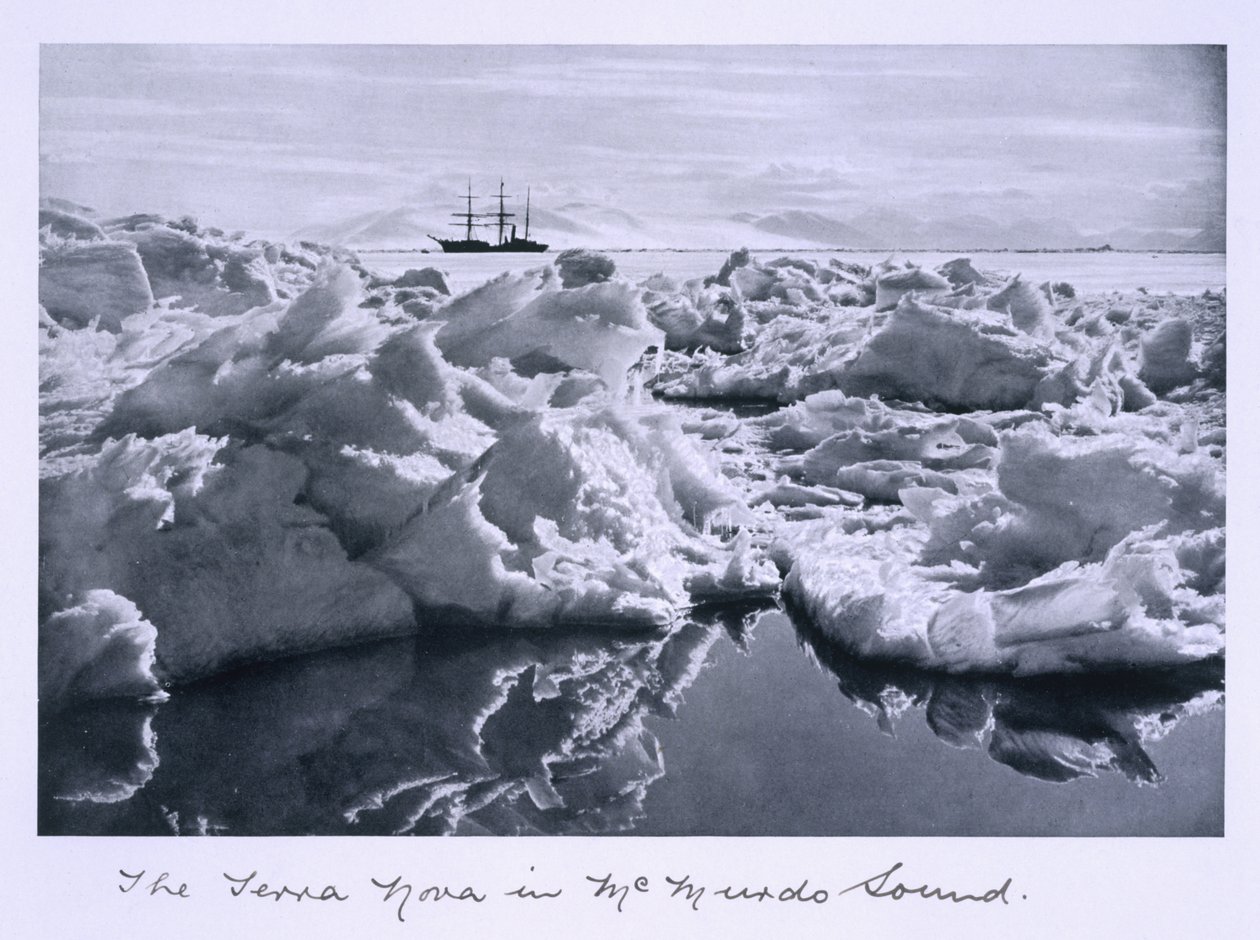 „Terra Nova” w Mc Murdo Sound, z „Ostatniej wyprawy Scotta” autorstwa Herbert Ponting