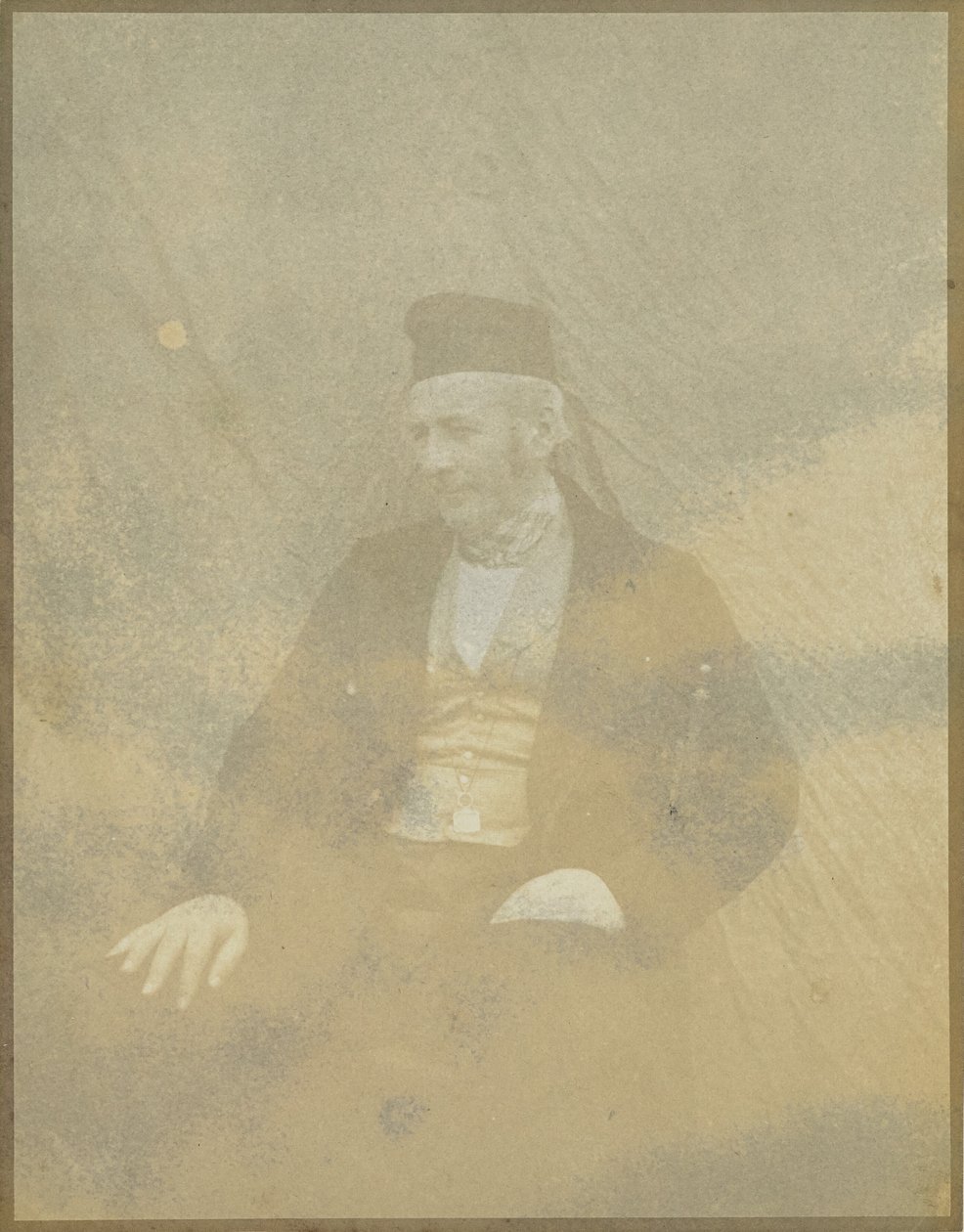 [Portret siedzącego mężczyzny w czapce]. autorstwa Hippolyte Bayard