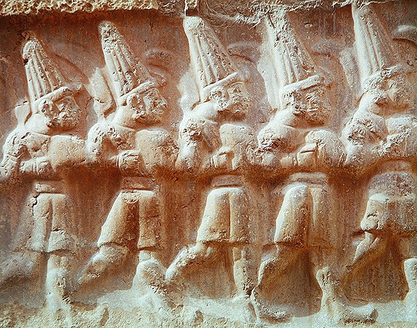 Fragment Procesji Zbrojnych Bogów (kamień) autorstwa Hittite