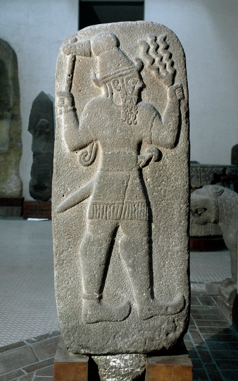 Cywilizacja hetycka: bazaltowa stela boga Tempete. Imperium neohittyckie. IX wiek p.n.e. z Babilonu. Ciemny. 141 cm Muzeum Archeologiczne w Stambule autorstwa Hittite