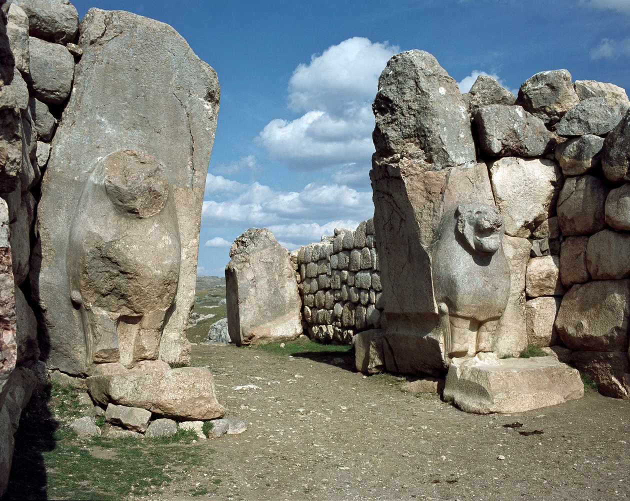 Brama Lwów osadzona w murach Hattusa autorstwa Hittite
