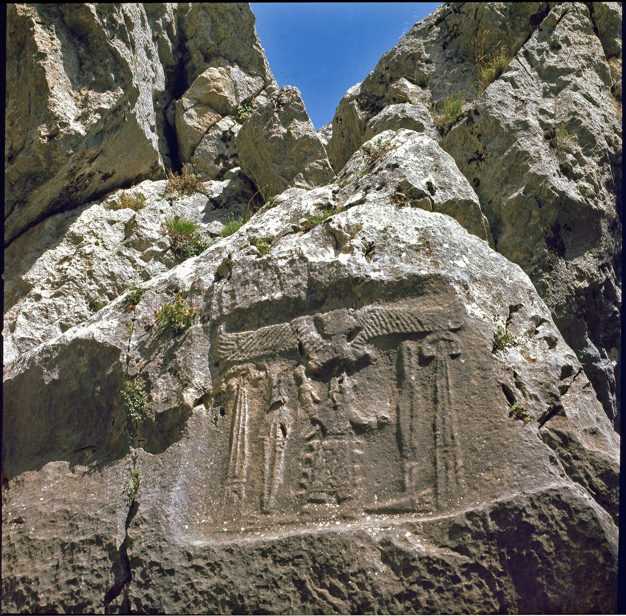 Płaskorzeźba z postacią pod ailee. około 1250-1220 pne. autorstwa Hittite