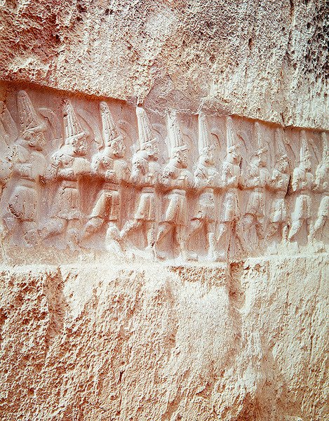 Procesja Zbrojnych Bogów autorstwa Hittite