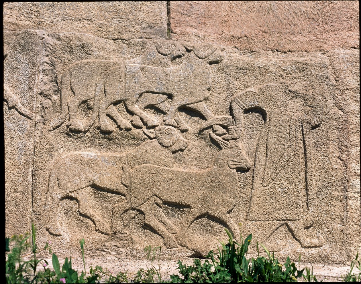 Widok podstawy płaskorzeźb Bramy Sfinksa autorstwa Hittite Hittite
