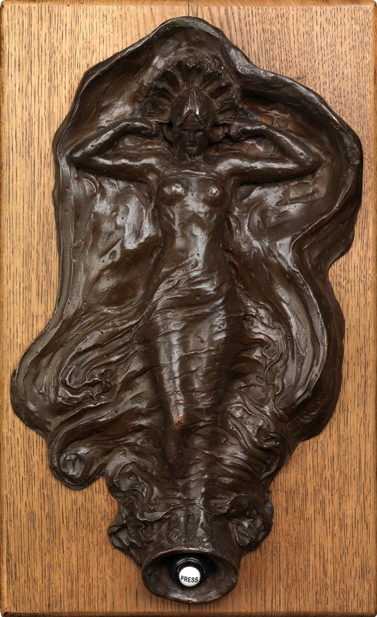 Dzwonek, Figura „Dźwięk” (elektrotyp miedziany) autorstwa Hubert von Herkomer