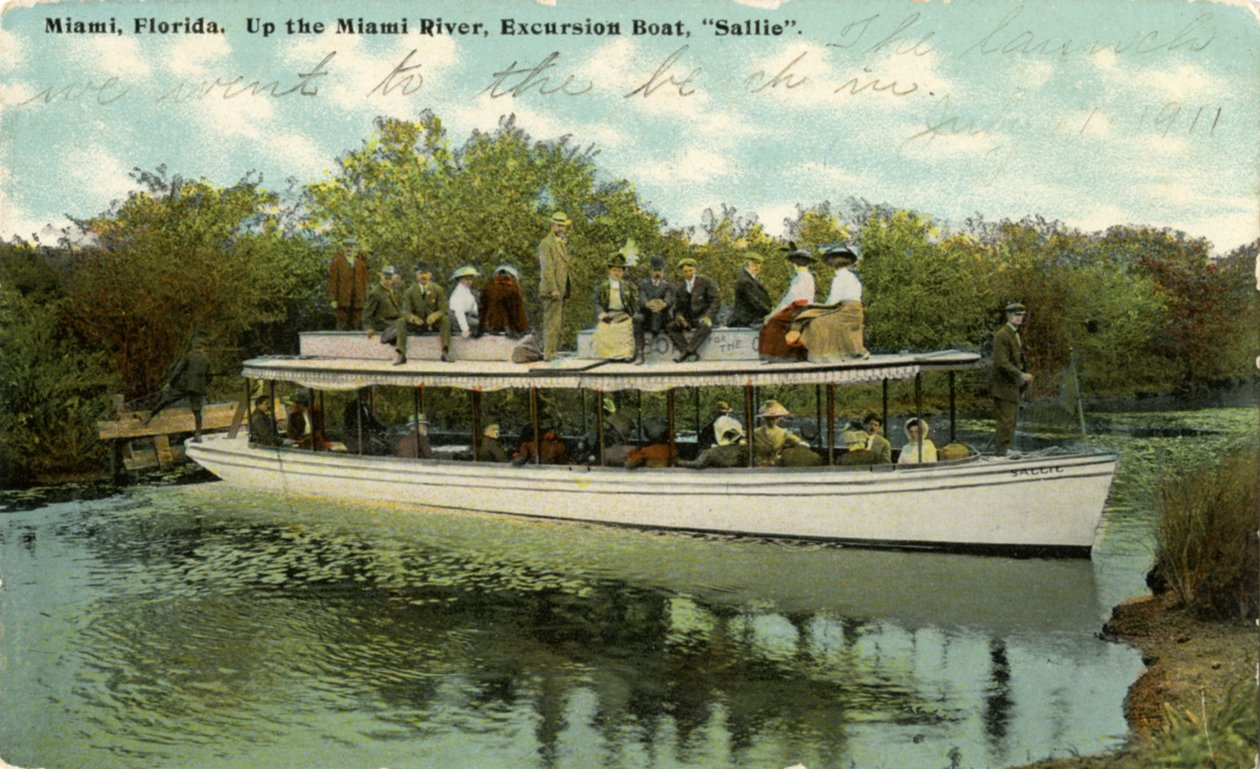 Łódź wycieczkowa Sallie pływająca po rzece Miami, ok. 1910 r. autorstwa Hugh C. Leighton Co.
