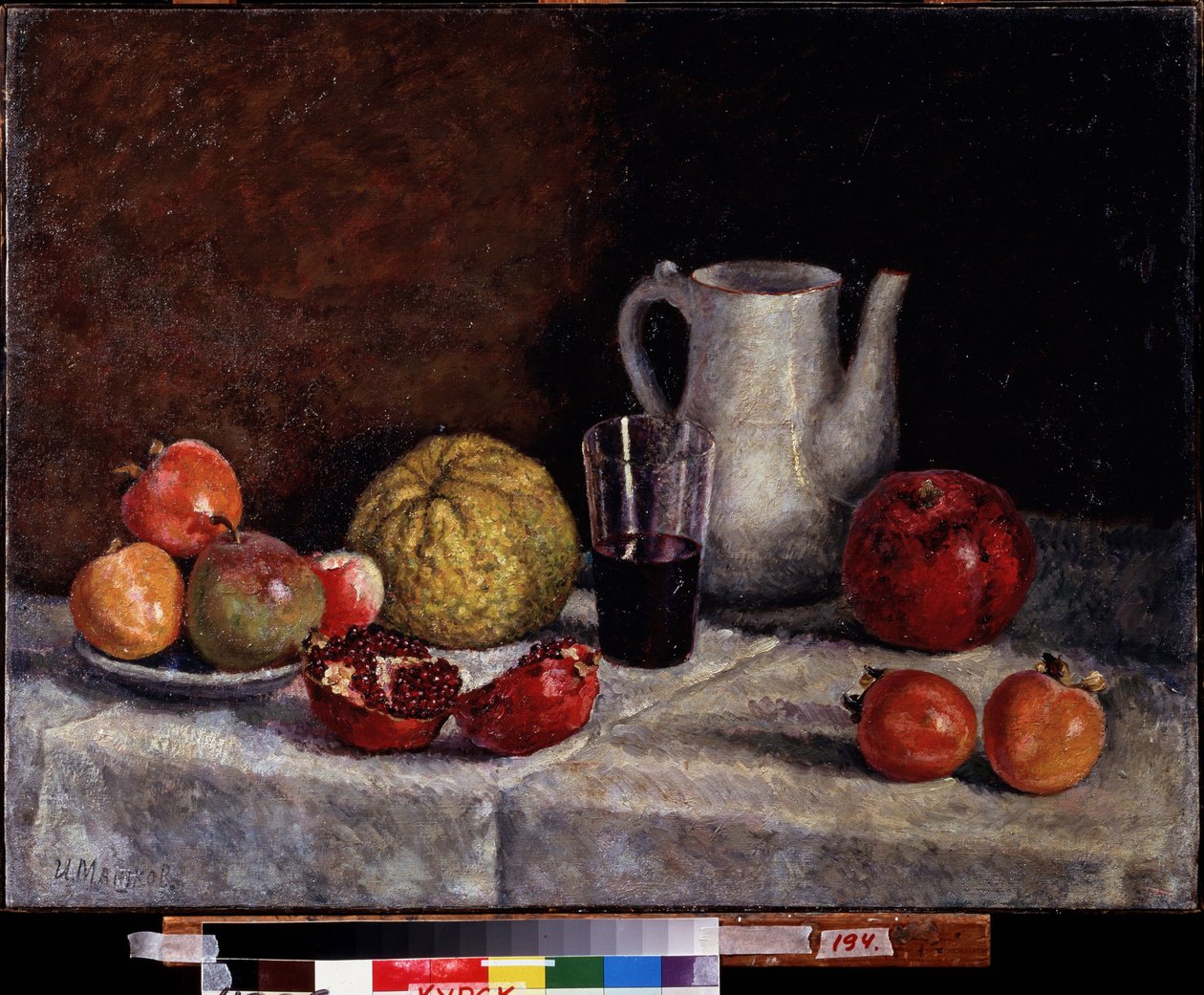 Martwa natura z granatem. Malarstwo Ilyi Ivanovich Mashkov (Ilia Mashkov, Matchkov) (1881-1944), olej na płótnie, koniec 1930 r. Sztuka rosyjska XX wieku, sztuka radziecka. Regionalna Galeria Sztuki A. Deineki, Kursk (Rosja). autorstwa Ilya Ivanovich Mashkov