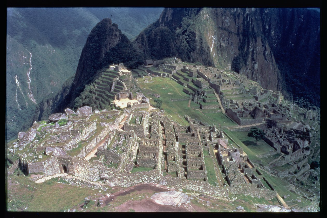 Ogólny widok cytadeli w Machu Picchu autorstwa Incan