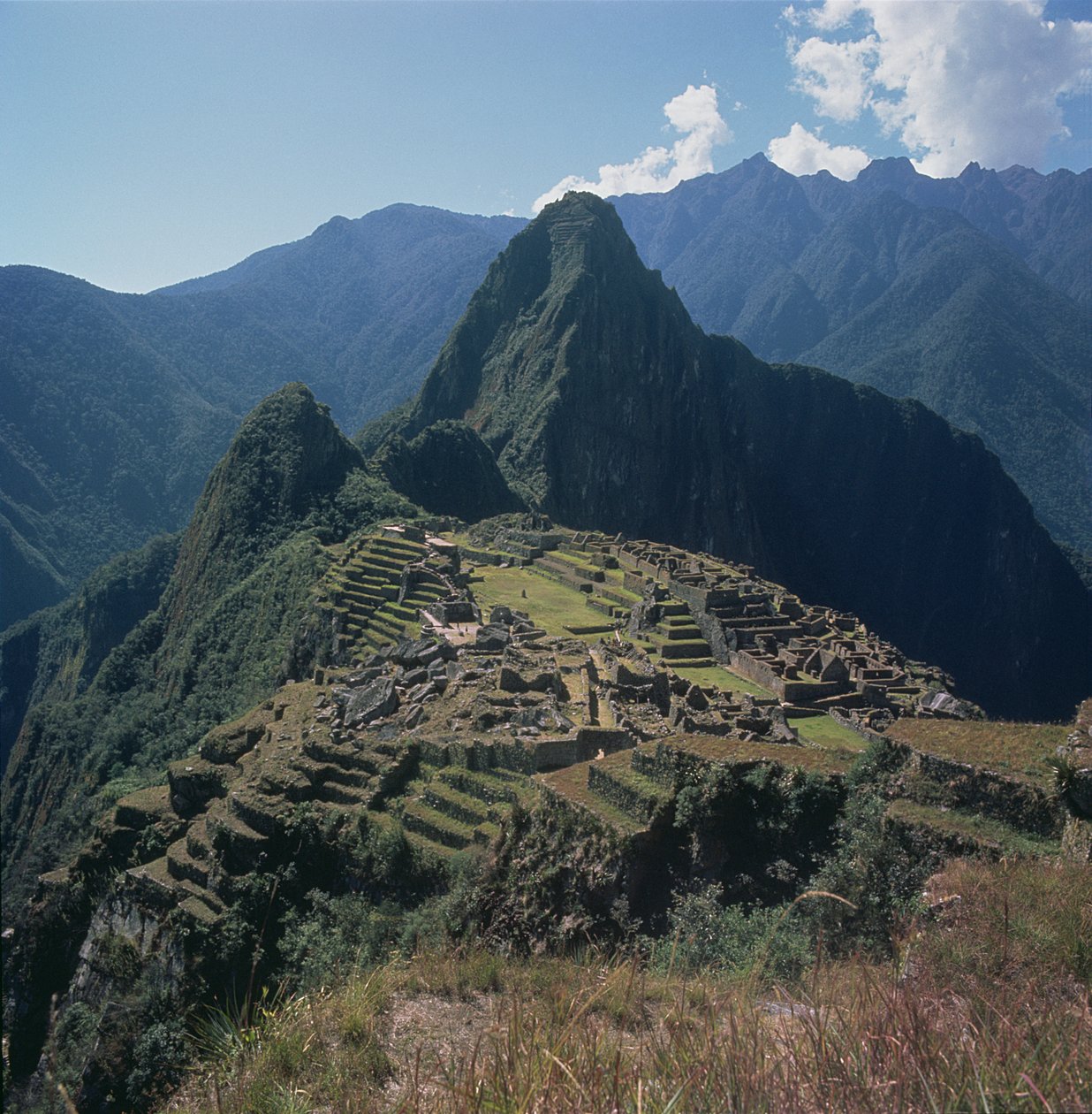 Widok na cytadelę w Machu Picchu autorstwa Incan