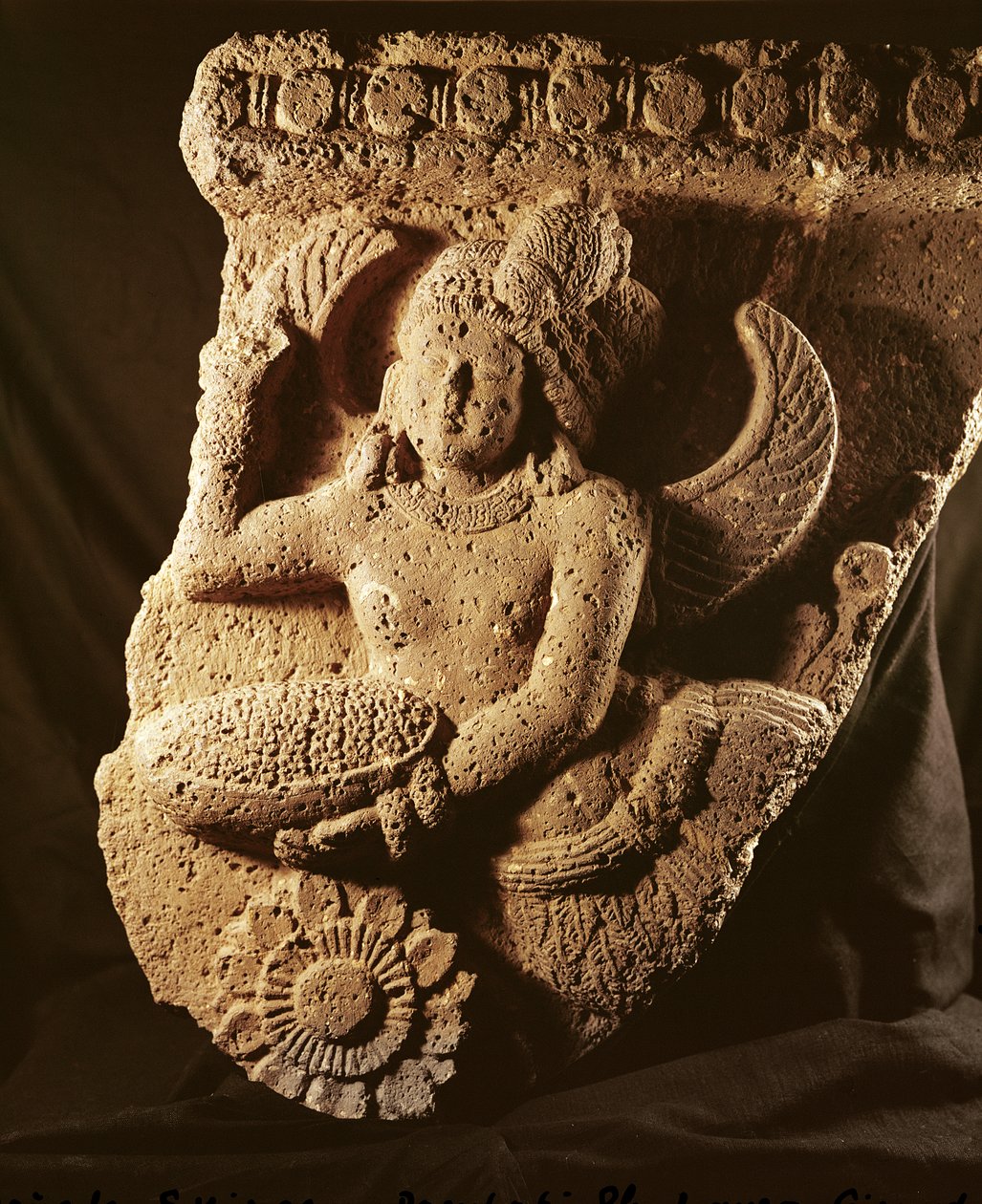 Relief przedstawiający Dampati, Mauryan autorstwa Indian School