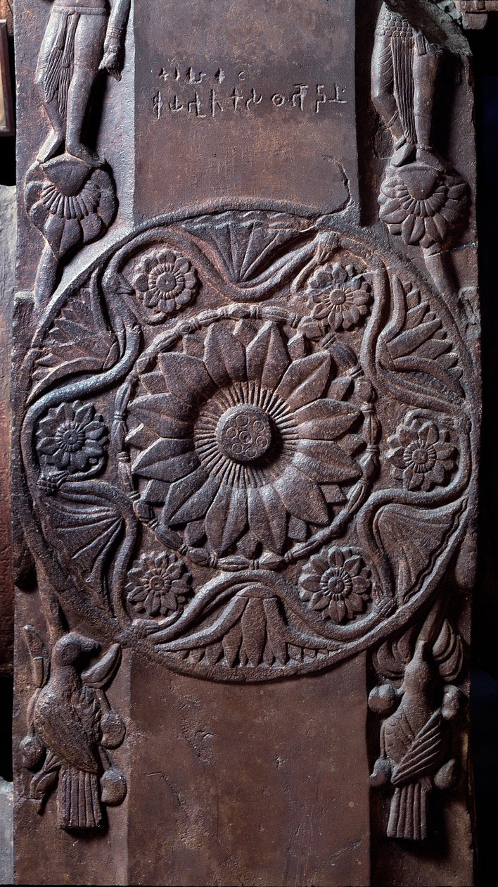 Buddyzm: medalion zdobiony kwiatowymi wzorami - detal du stupa de Bharhut (Bharhut, Beyrouth) Płaskorzeźba z czarnego kamienia, II wpne (II wpne) - Kalkuta, muzeum indyjskie autorstwa Indian School