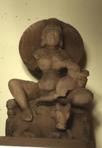Figura Parvati z dzieckiem, Skanda, Sagar (piaskowiec) autorstwa Indian School