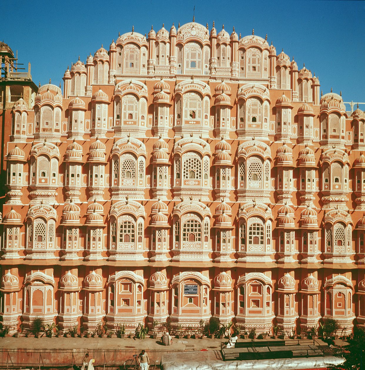 Hawa Mahal (Pałac Wiatrów) wybudowany w 1799 r. (patrz także 121219 i 208426) autorstwa Indian School
