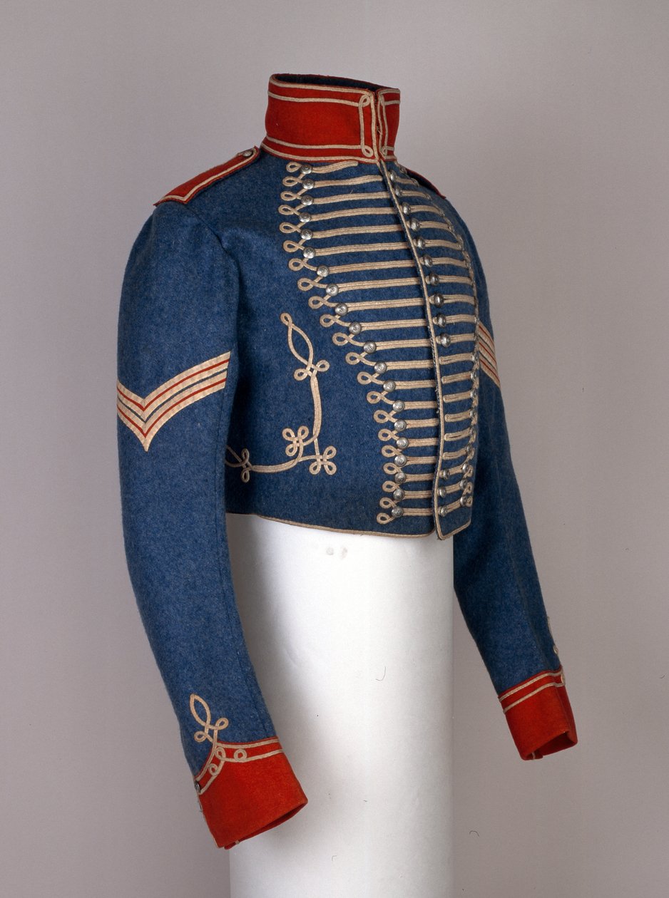 Krótka, pełna marynarka z żabką indyjskiego podoficera, 6. bengalska lekka kawaleria, ok. 1825 r. autorstwa Indian School
