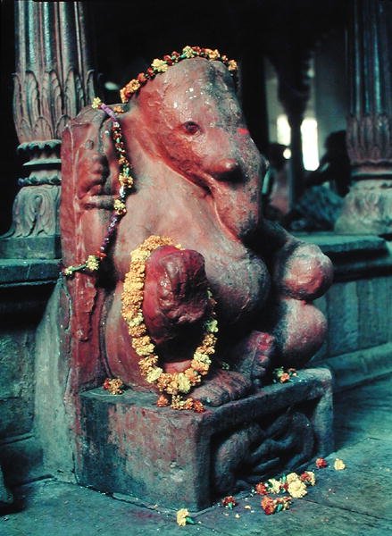 Bóg słoni, Ganesh (malowany kamień) autorstwa Indian School