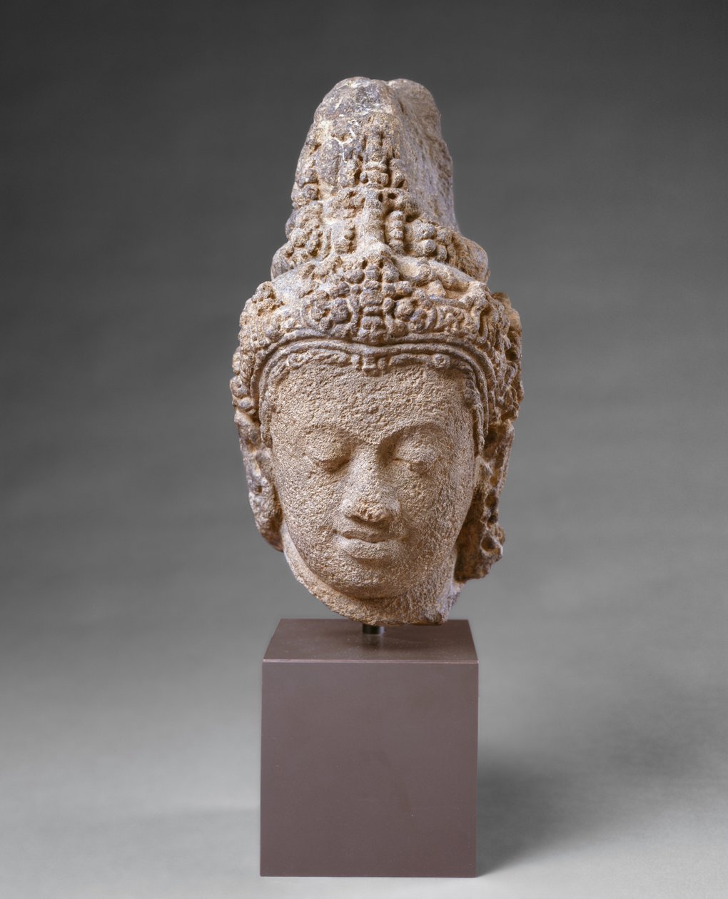 Głowa Bóstwa (kamień wulkaniczny) autorstwa Indonesian
