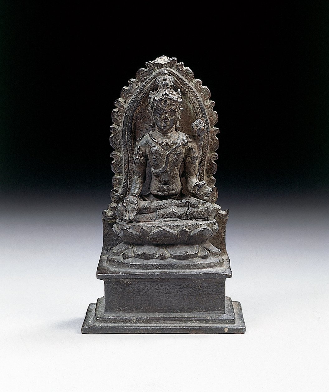 Jawajska figura Padmapaniego, koniec IX w. (brąz) autorstwa Indonesian