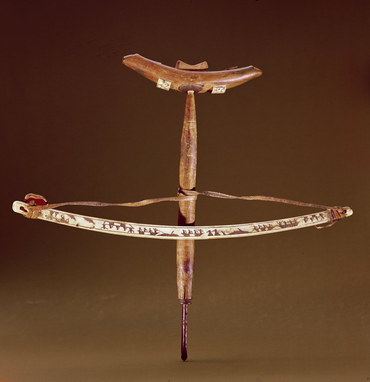 Wiertło do łuku Eskimosów (drewno z żelazem i kością słoniową) autorstwa Inuit School