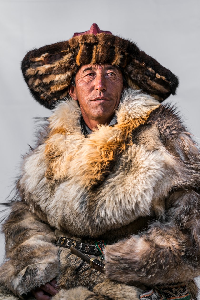 Portret kazachskiego łowcy orłów w zachodniej Mongolii, 2016 r. (zdjęcie ilustracyjne) autorstwa Ira Block