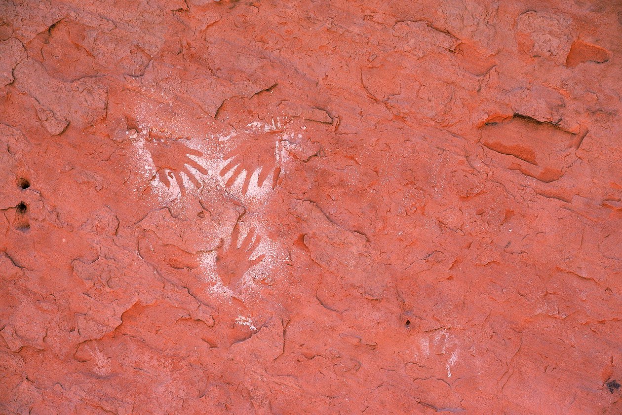 Starożytna sztuka naskalna Anasazi, odcisk dłoni w Grand Gulch, Utah. autorstwa Ira Block