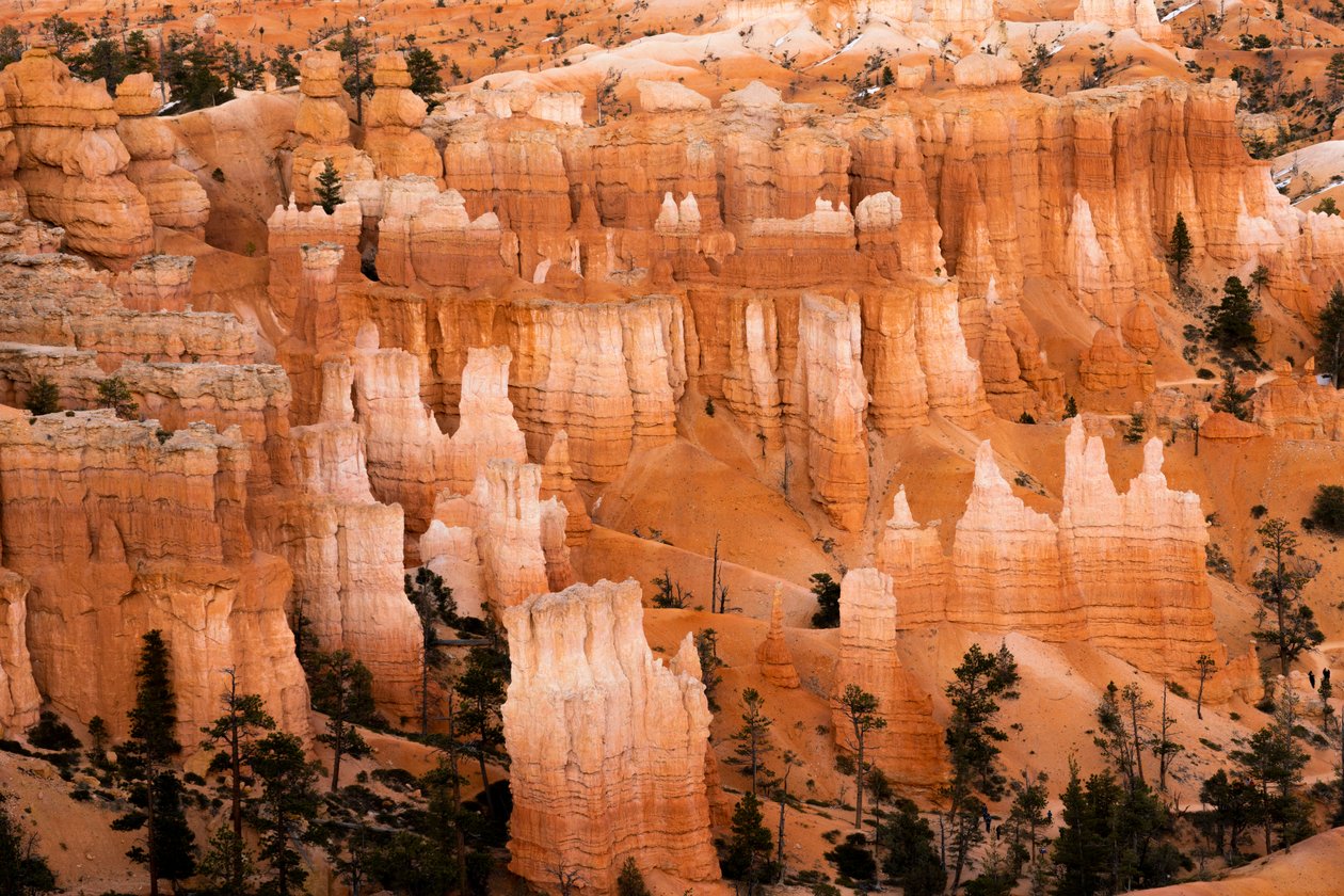 Hoodoos - iglice utworzone przez erozję - w Parku Narodowym Bryce Canyon w stanie Utah, 2019 r. (zdjęcie ilustracyjne) autorstwa Ira Block