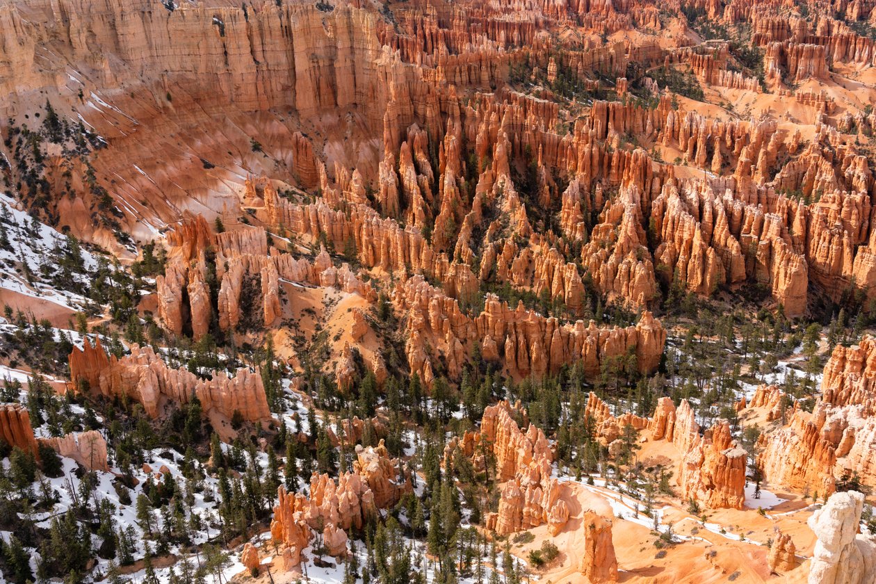 Hoodoos - iglice utworzone przez erozję - w Parku Narodowym Bryce Canyon w stanie Utah, 2019 r. (zdjęcie ilustracyjne) autorstwa Ira Block