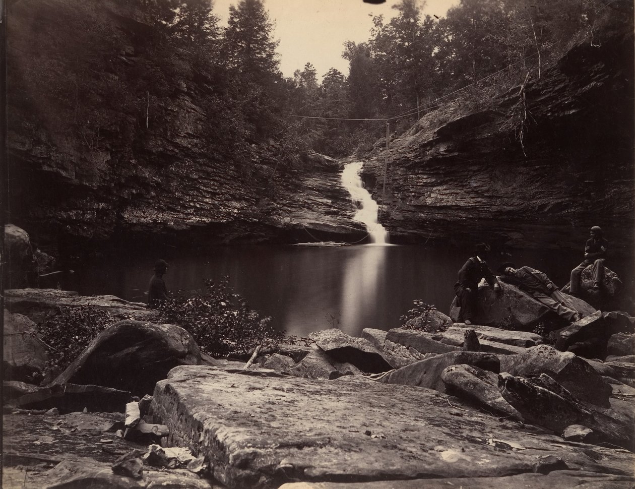 Jezioro Lula i Upper Falls na Rock Creek, w pobliżu Lookout Mountain, Georgia, 1864-65. autorstwa Isaac H. Bonsall