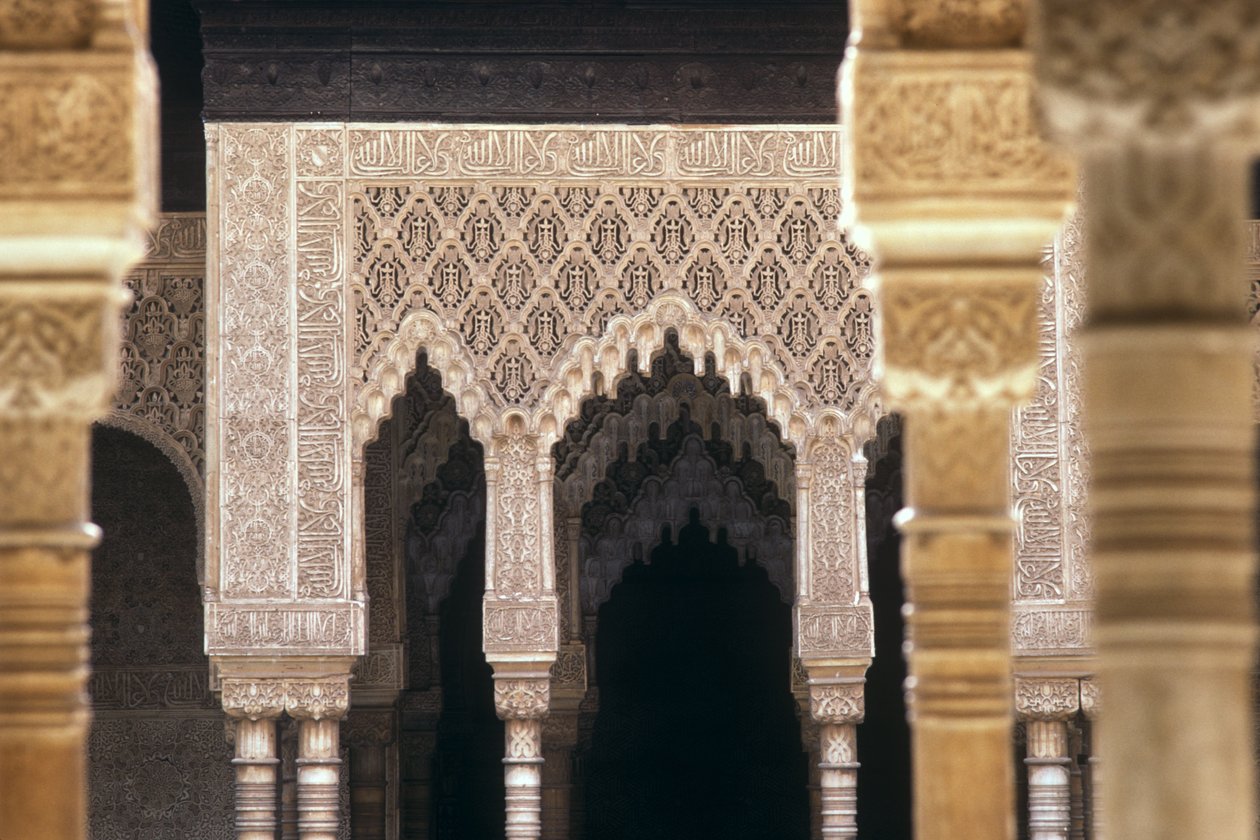 Detal łuków na Dworze Lwów (zdjęcie) autorstwa Islamic School