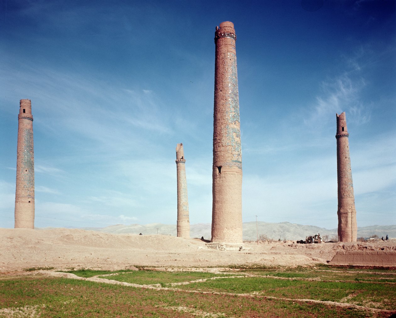 Minarety Husajna Baiqara Madrasa autorstwa Islamic School