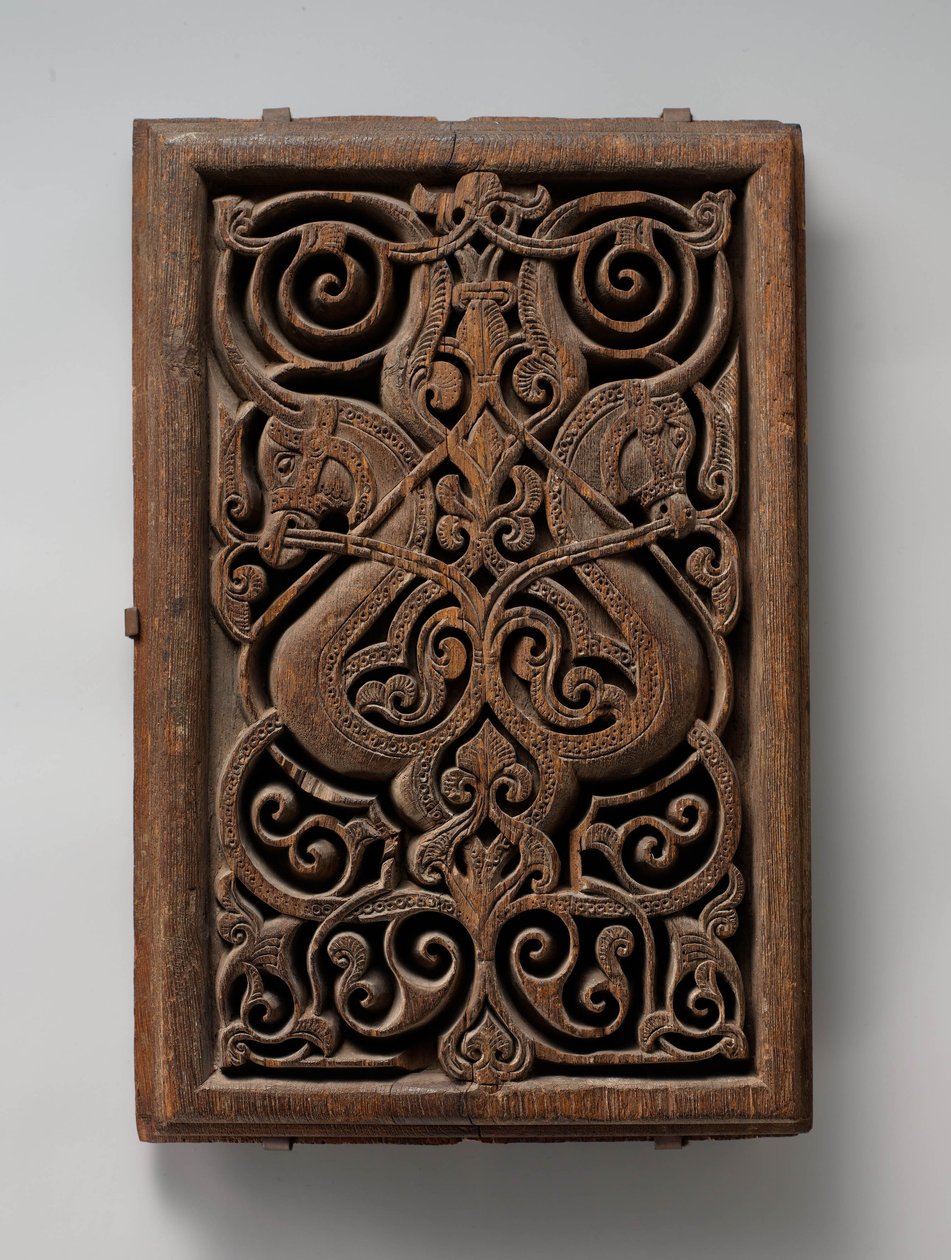 Panel z głowami koni autorstwa Islamic School