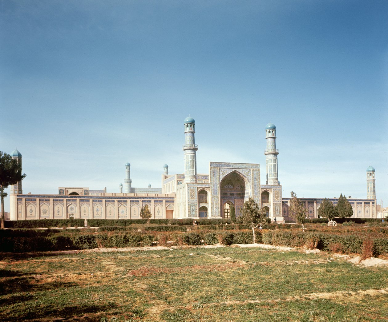 Meczet Masjid-i Jami, czyli Meczet Piątkowy, założony w 1200 r., przebudowany w 1498 r. autorstwa Islamic School
